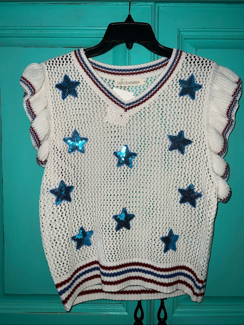 White V-Neck Star Appliqué Sweater